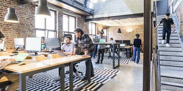 用户生成内容展示，如精彩进球GIF和评论